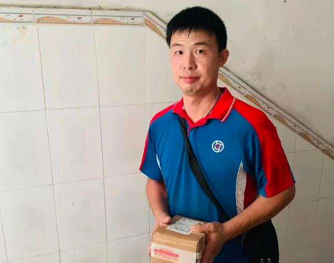 快递小哥温锦强：派件路上的善意守护